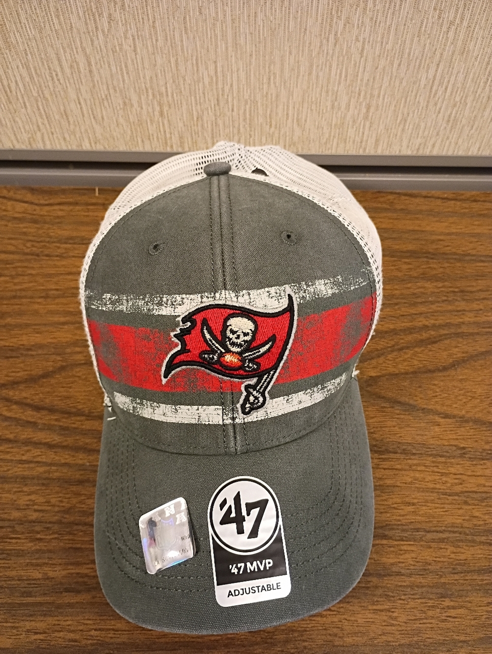 NWT Buccaneers Adjustable Mesh Back Cap